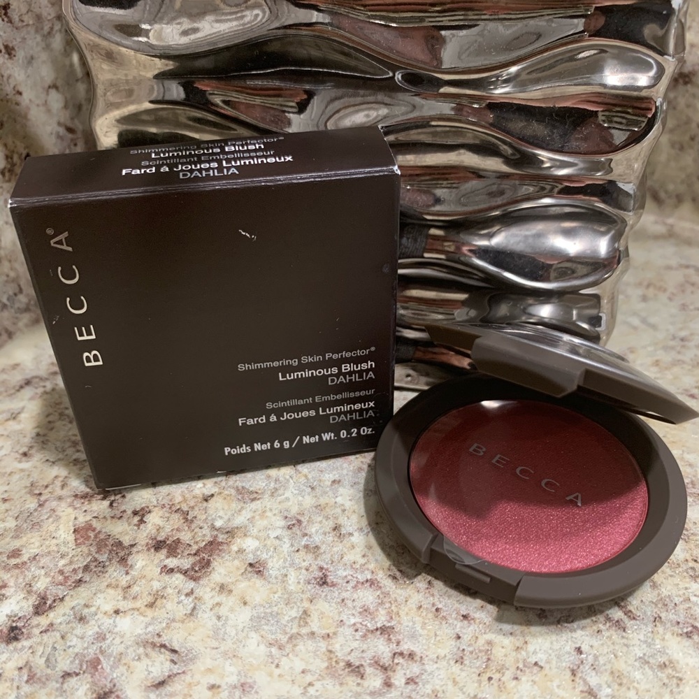 BECCA LUMINOUS BLUSH - Dahlia